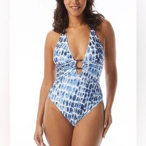 Carmen Marc Valvo
Women's Printed V-Neck O-Ring One-Piece Swimsuit‎ size 14